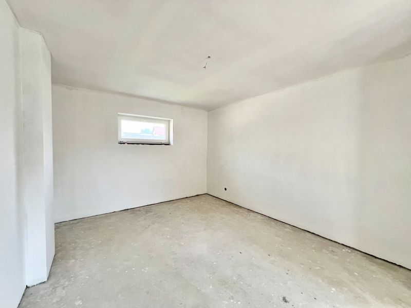A spacious room with white walls in a family house ready for decoration.