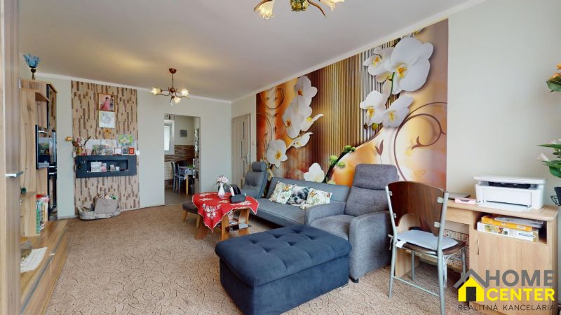 Living room in a 3-room apartment with floral wallpaper and comfortable seating.