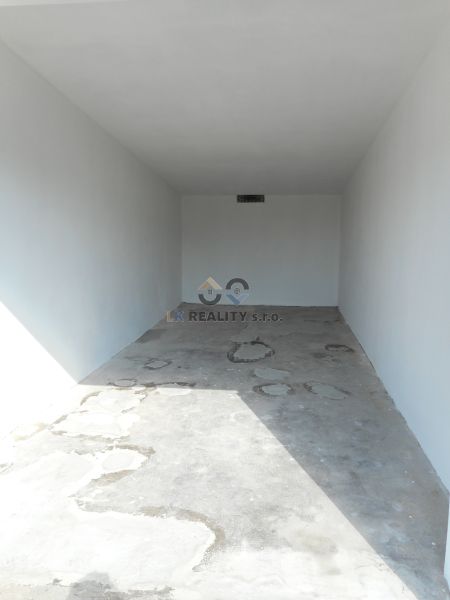Spacious garages with concrete floors on Ľudovíta Stárka in Trenčín.