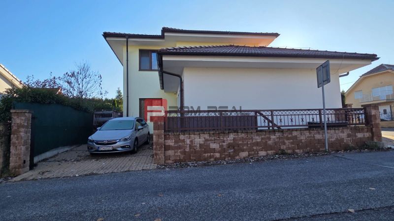 A family house on Pri Vápenickom potoku Street in Bratislava IV, with a parked car.