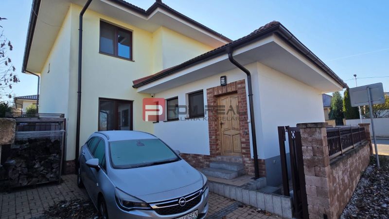 Family house on Pri Vápenickom potoku Street in Bratislava IV with a car in the parking lot.