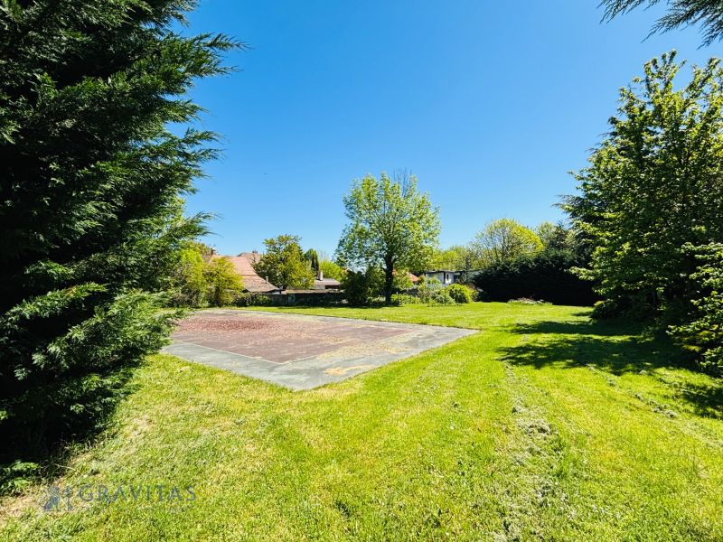 Plots - residential on Krátka Street in Limbach with lawn and trees.