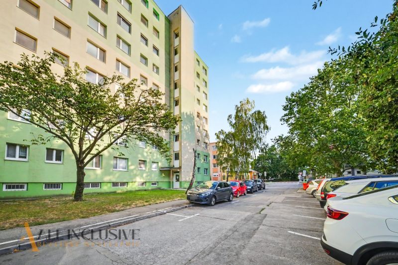 Apartment building with parking on Gazdovský Rad in Šamorín, suitable for a 3-room apartment.