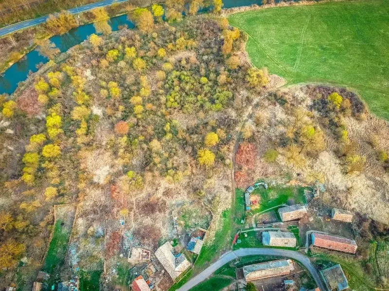 Plots of land - housing with a grove and houses.