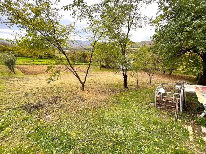 The gardens in Bystré offer views of trees and green meadows on the slopes.