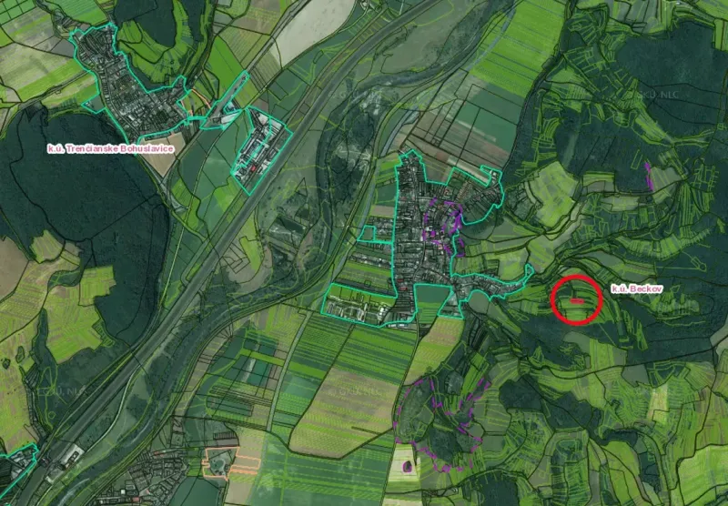 A map with the delineation of the cadastres of Trenčianske Bohuslavice and Beckov in the area of gardens and fields.