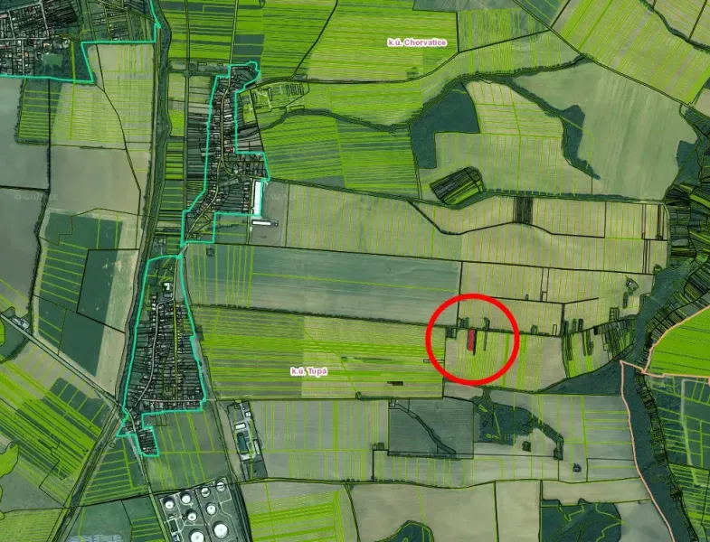 Aerial view of agricultural and forest lands in the Tupá area with a highlighted parcel.