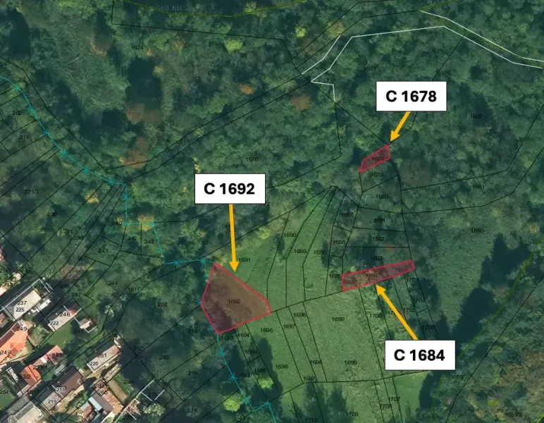 Aerial view of agricultural and forest lands in Ratkovské Bystré with parcels.
