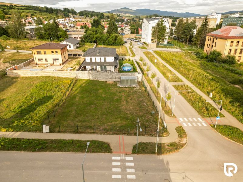 Aerial view of residential plots in the Kasárne District in Brezno and its surroundings.