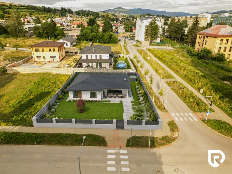 Family house with landscaped garden for sale in Štvrť kasárne, Brezno. Residential land.