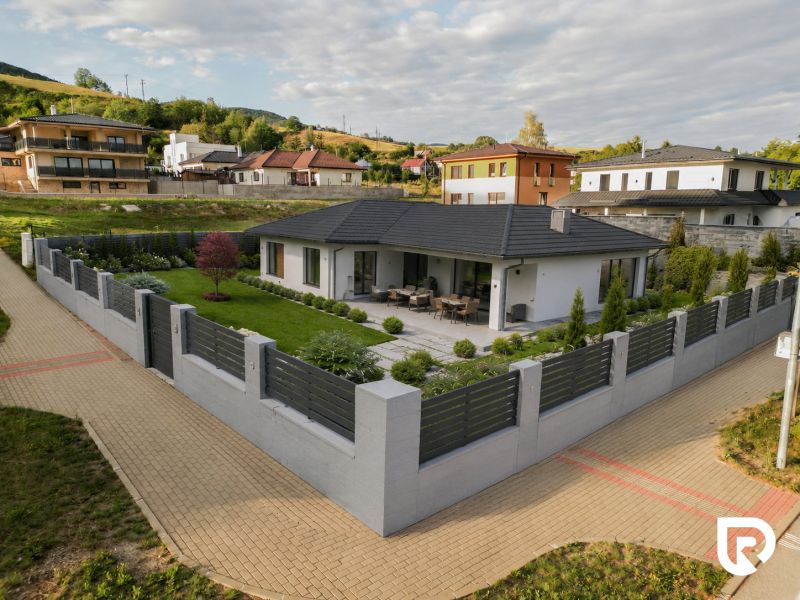 A house with a garden on a plot in Brezno, Štvrť kasárne, surrounded by a fence. Land - residential.
