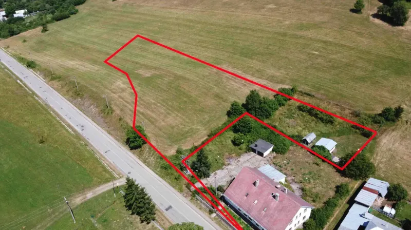 Lands - housing in Čabalovce with marked parcel boundaries and adjacent road.