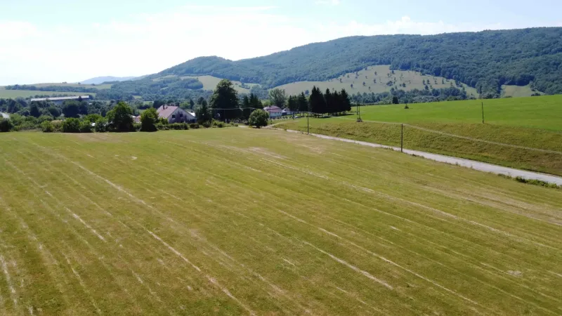 Meadows and hills in Čabalovce, Land - living in a natural environment, quiet surroundings.