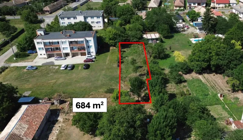 Aerial view of a residential plot in Hronovce with an area of 684 m².