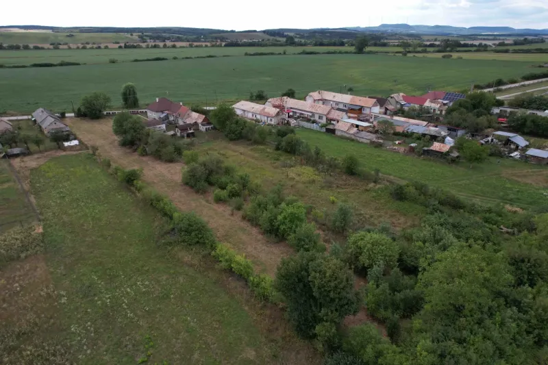 Plots - living in Rakytník surrounded by fields and rural environment, formed by greenery and trees.