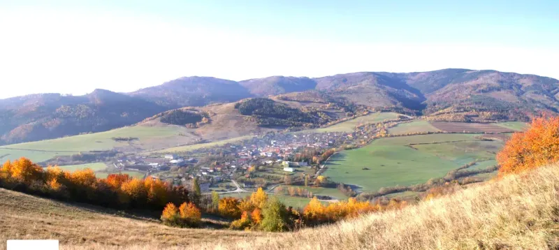 A view of agricultural and forest lands around Rejdová, surrounded by autumn landscape.