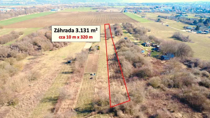 Aerial view of extensive gardens in Štúrovo, bordered by a red line.
