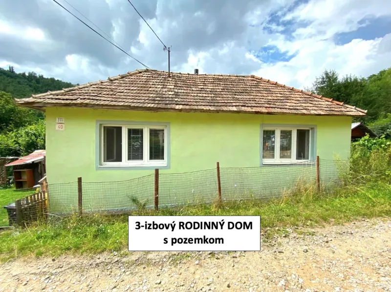 A three-room family house in Kokava nad Rimavicou with rustic elements and a colorful facade.