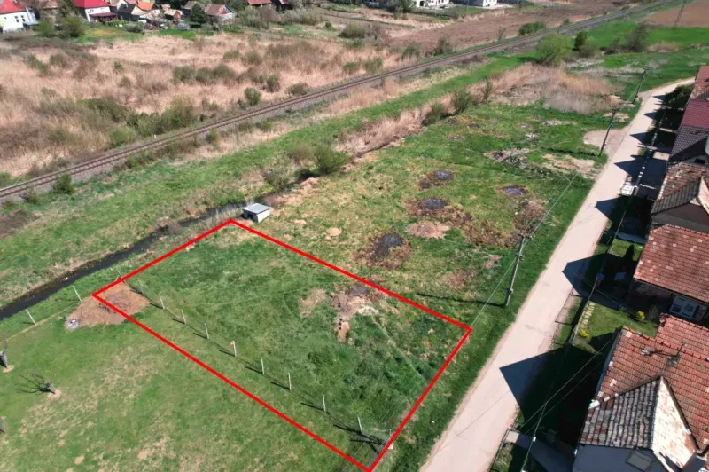 Land in Hodejov, bordered by a red line, suitable for living.