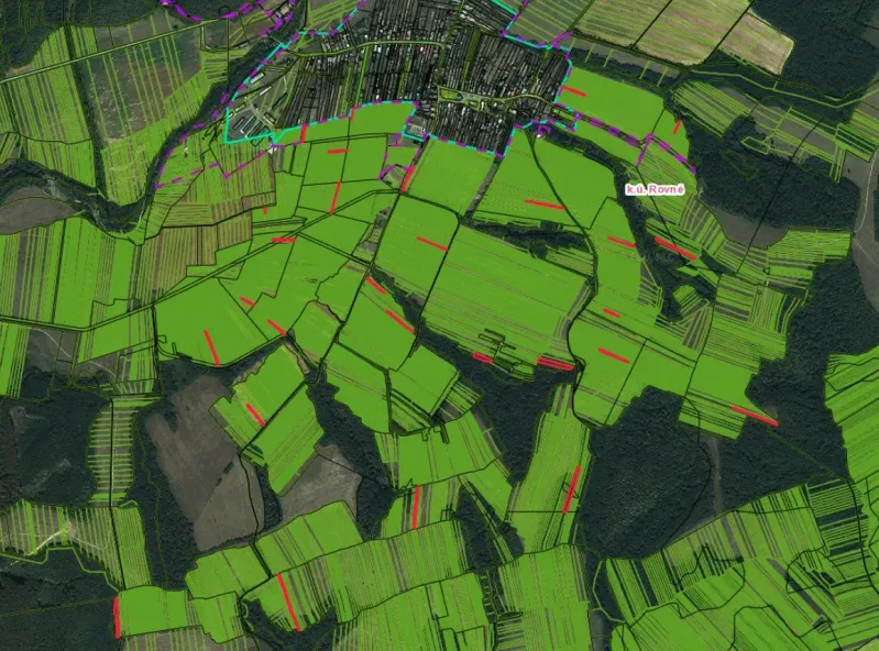 Agricultural and forest lands around Rovné with prominent green plots and forest areas.