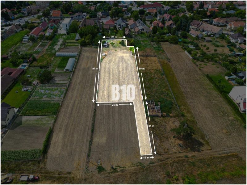 Plots - housing in Tomášov on Podzáhradná Street, ideal for building a family house.