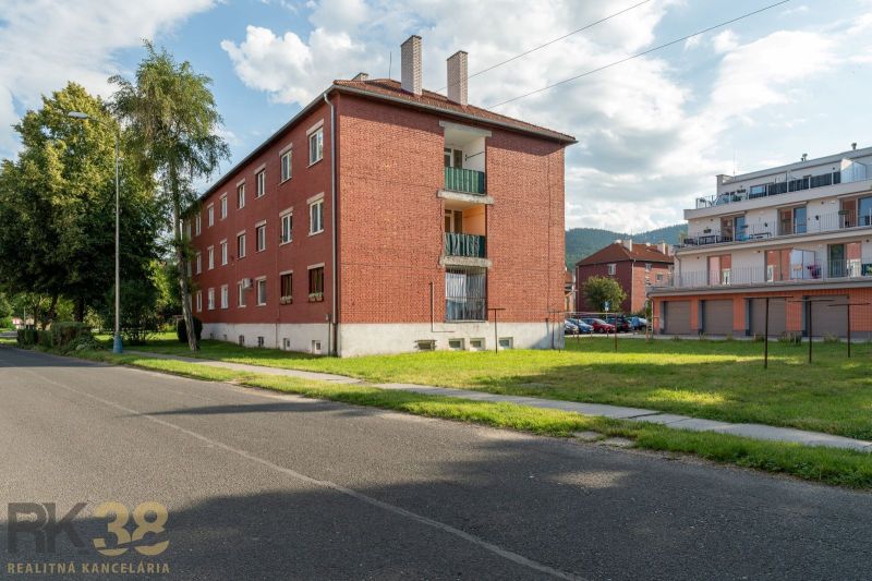 Apartment building on 9th May Street in the town of Svit, next to a green lawn.