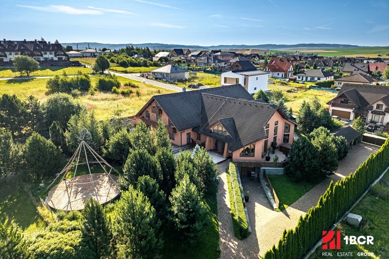 A family house in Veľká Lomnica surrounded by greenery and nature, with space for relaxation.
