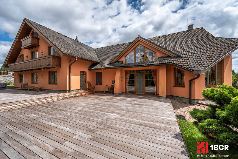 A family house in Veľká Lomnica with a wooden decor floor and a terrace.