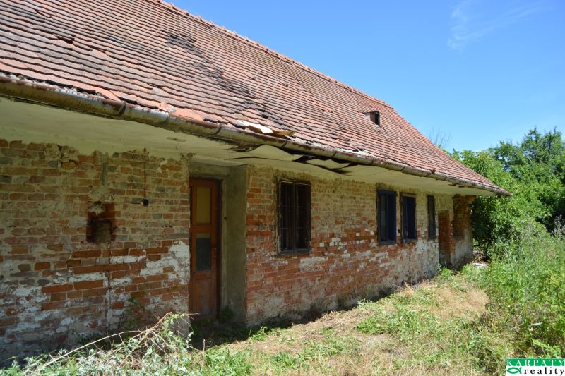 A family house in Lakšárska Nová Ves with a brick facade and a sloped roof.