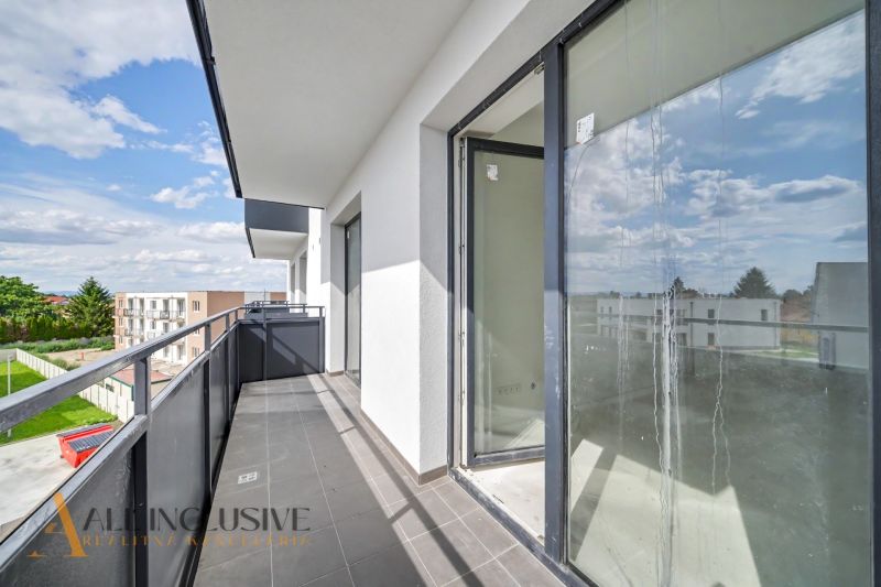 In Zlaté Klasy, a 2-room apartment offers a balcony with a view of the surroundings.