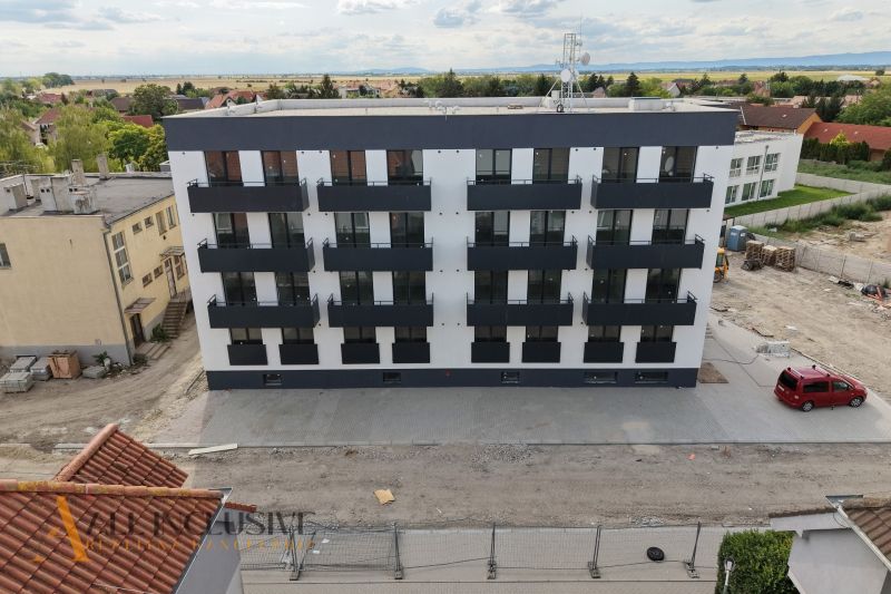 Apartment building with balconies and surrounding development in Zlaté Klasy.