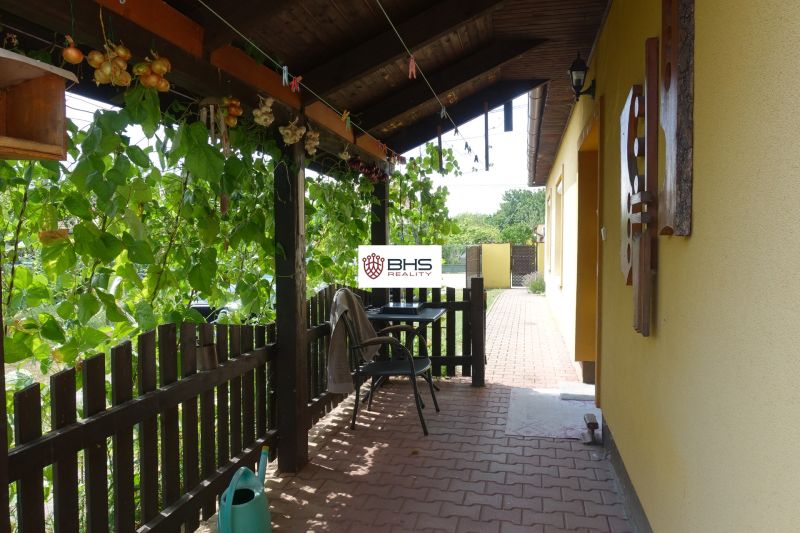 The veranda of a family house on Tretí rad street in Mojmírovce with climbing plants.