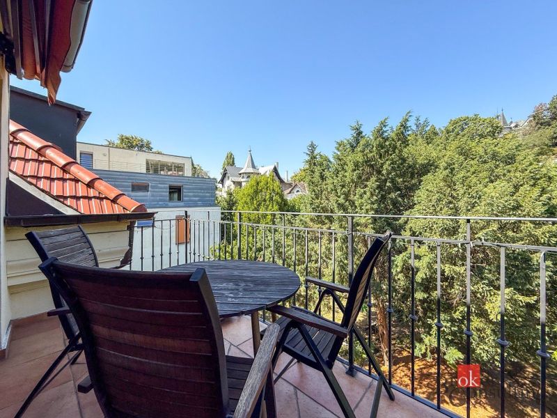 A balcony with a view of greenery in a 5 or more room apartment.