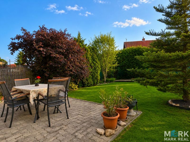 The garden of a family house on Hrabová in Hamuliakovo with a terrace and outdoor seating.