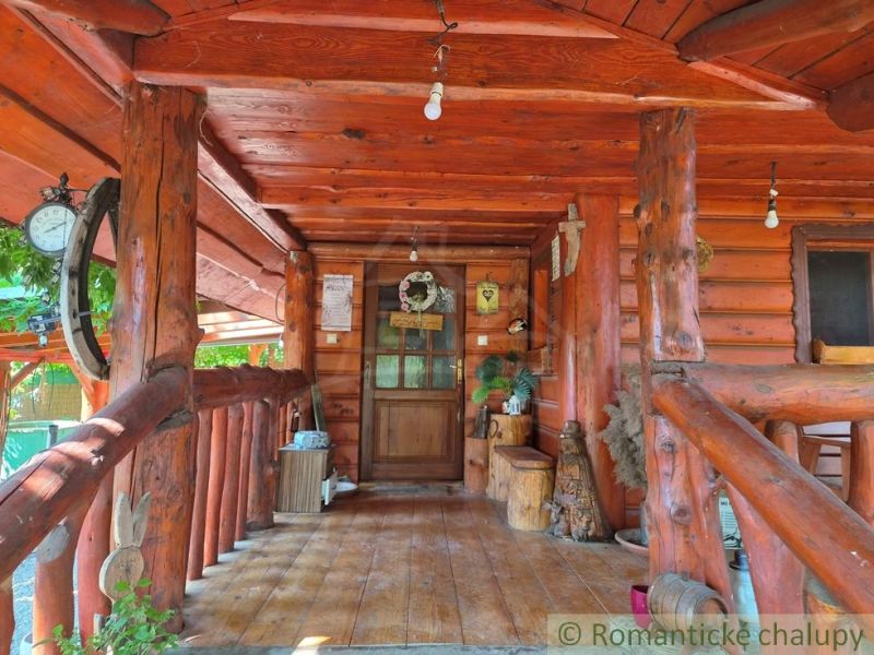 A log cabin in Lehoty with traditional decorations and a wooden-patterned floor.