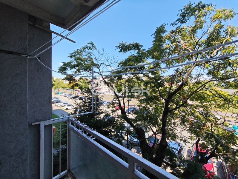 The balcony of a 1-room apartment on Hollého Street in Michalovce with a view of the parking lot.