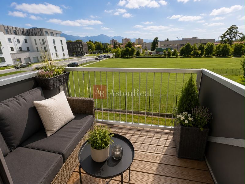 The balcony of a 3-room apartment in Liptovský Mikuláš with a view of greenery and mountains.