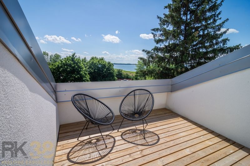 Balcony of a recreational apartment in Zemplínska Šírava with a view of the lake and greenery.