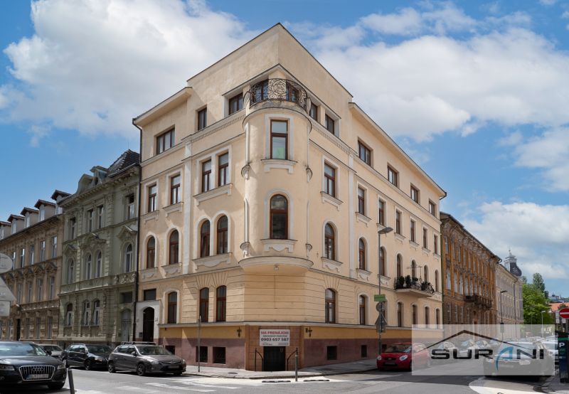 Building on Sládkovičova Street for a 2-room apartment in the Bratislava - Staré Mesto area.