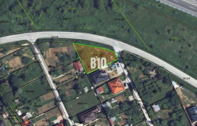 Orthophotomap of a residential plot in Nitra, bordered by a green line.