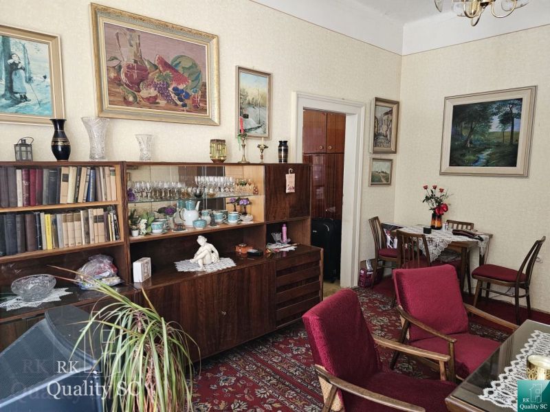 Living room in a two-room apartment, with wooden decorations and red furniture.