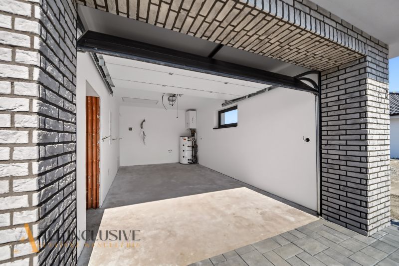 A garage in a family house in Hviezdoslavov with brick cladding and underfloor heating.