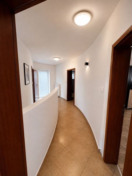 A hallway in a 2-room apartment with arches and light-colored walls.
