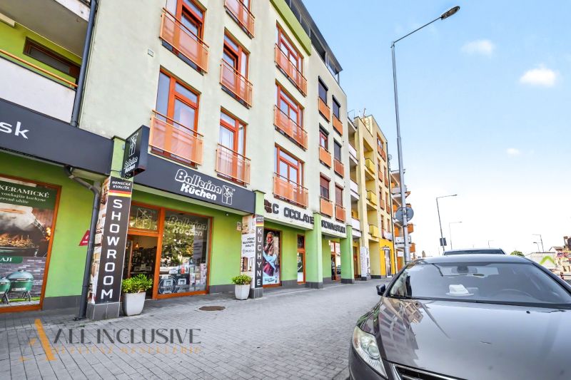 A building with a kitchen and car showroom on Galantská cesta street in Dunajská Streda.