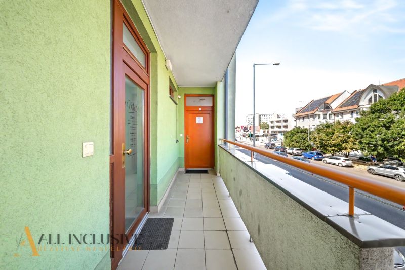 A balcony on Galantská Street in Dunajská Streda at a 3-room apartment with a view of the street.