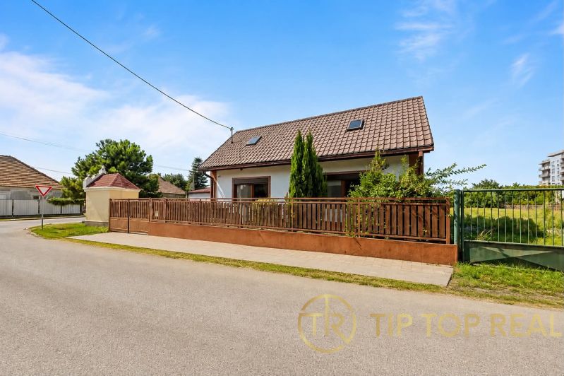 Family house on Kvetinárska Street in Bratislava - Podunajské Biskupice, with a wooden fence.