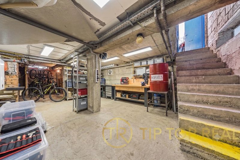 Basement space in a family house with storage space and bicycles.