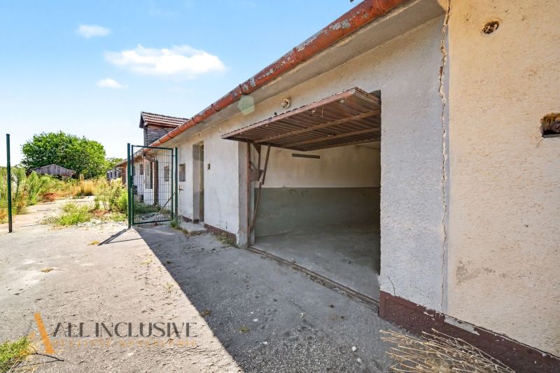 An open garage in the exterior of a family house in Vydrany with a concrete driveway.