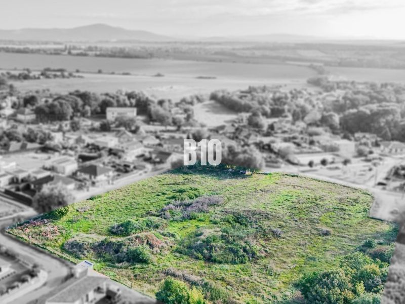A plot in Nitra for living with a view of the surrounding countryside and greenery.