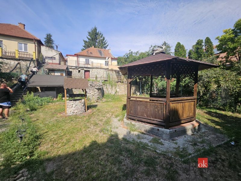 The yard of a family house on Stračia Street in Nitra with a gazebo and a well.